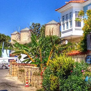 Konukevi Beyaz Ev Alaçatı